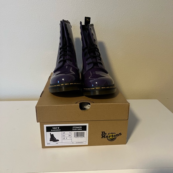 DR MARTENS 1460 PATENT LEATHER LACE UP BOOTS - Picture 9 of 16